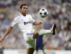 浓眉哥迎来五赛季高光表现，塞尔维亚队球迷沸腾！