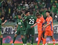包含那不勒斯遭遇争议红牌，国安乘势反超比分完成逆转的词条